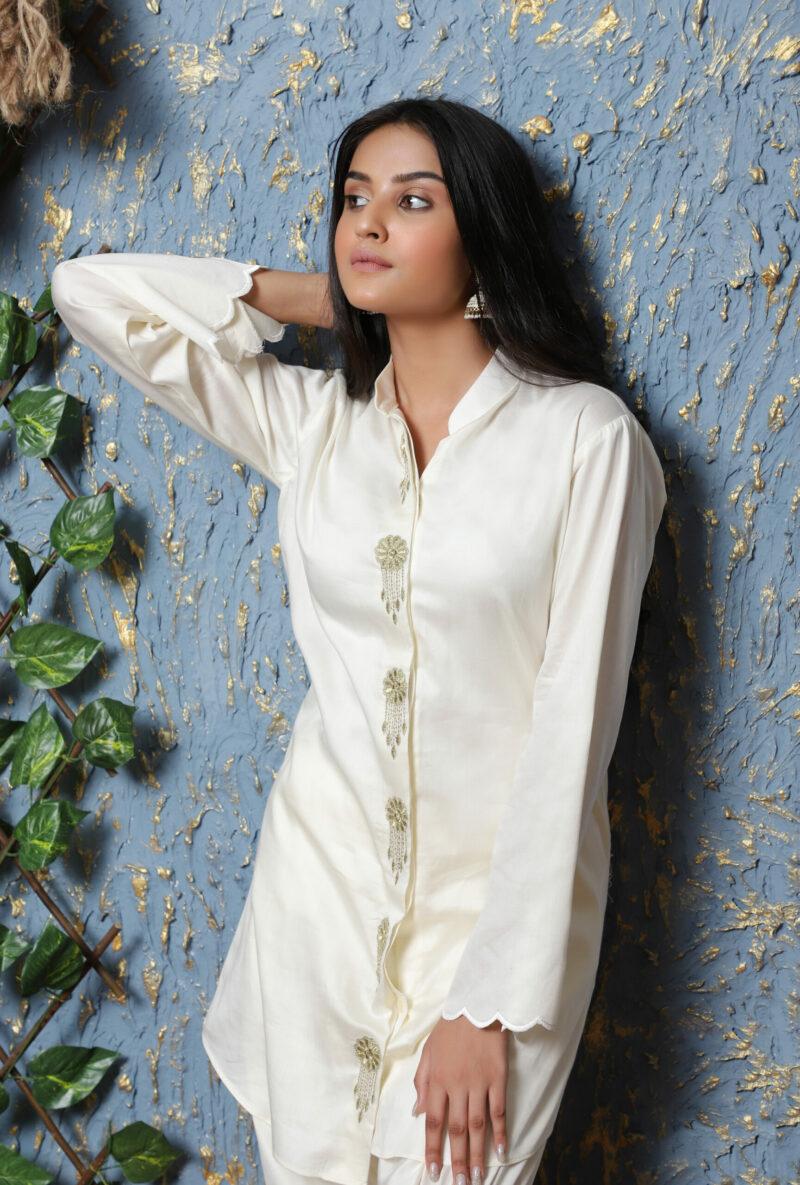 Off White Embroidered Kurta With Dhoti Style Pant