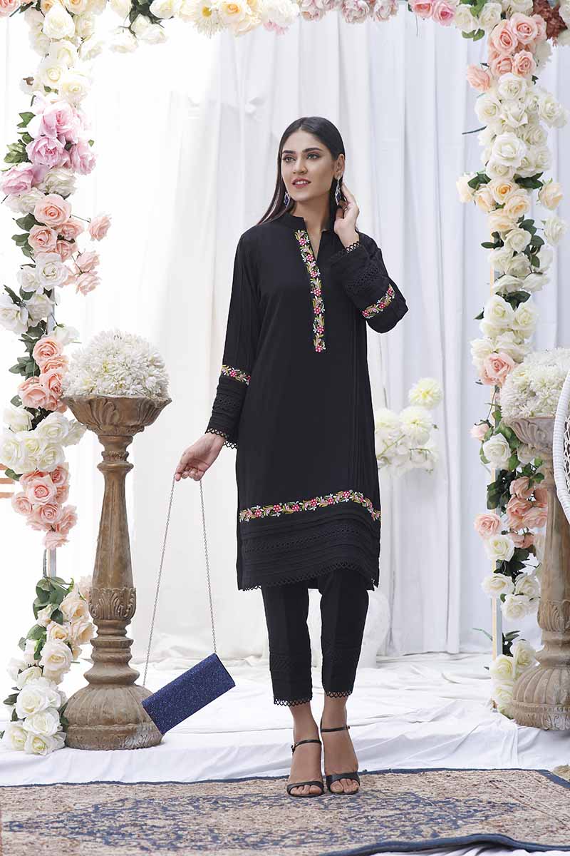 Black Embroidered Poly Cotton Kurti Pant Set With Dupatta at Rs 899.00 |  Kurti With Pants, कुरती पैंट सेट - Maia Nava, Bengaluru | ID: 2851808536391