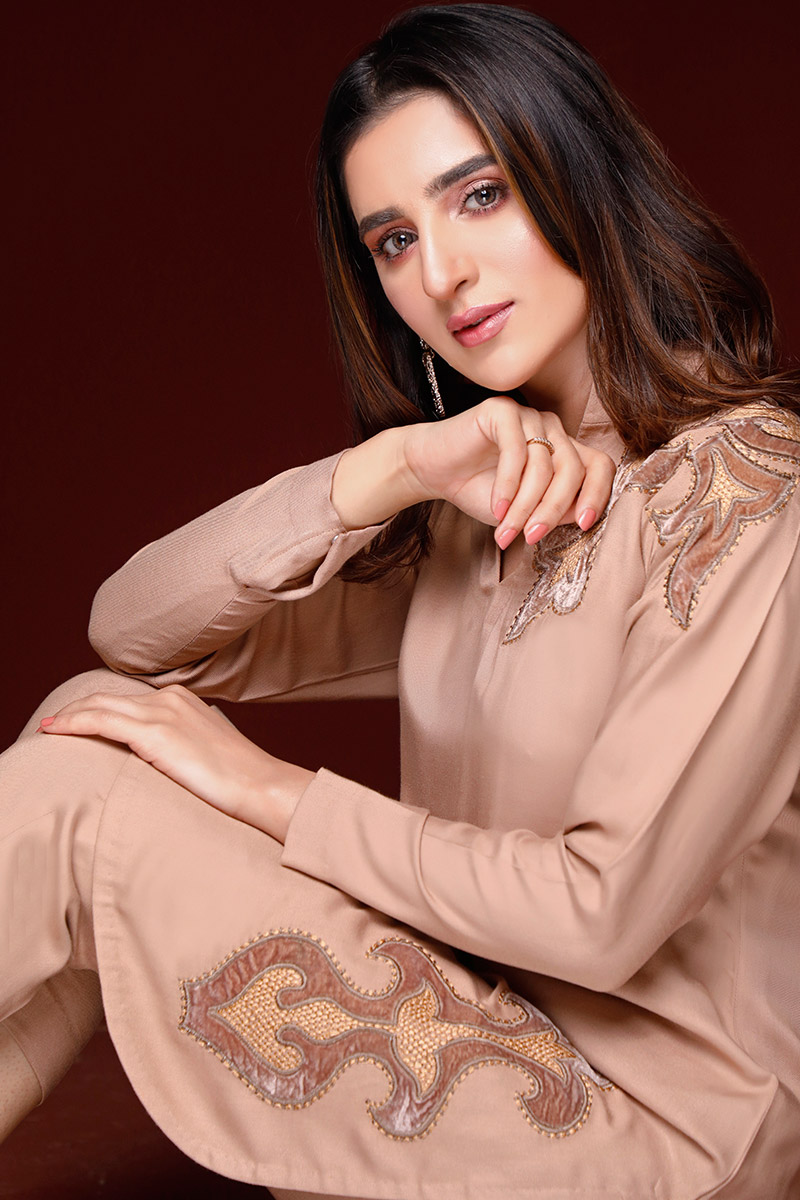 Brown Woolen Kurti With Pant Set Zoom